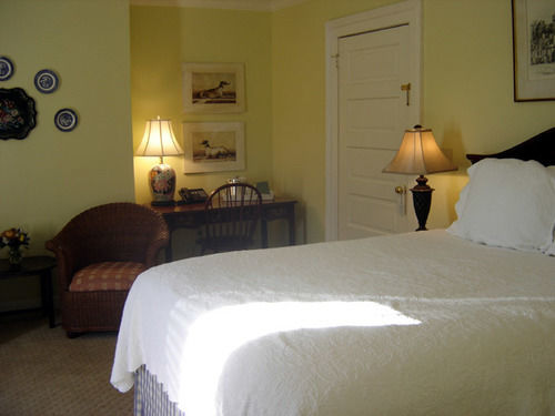Carriage House Inn Айкън Екстериор снимка