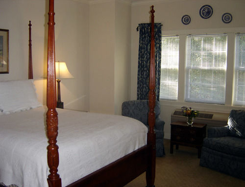 Carriage House Inn Айкън Екстериор снимка