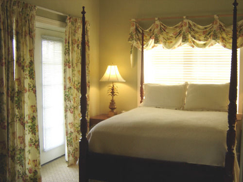 Carriage House Inn Айкън Екстериор снимка